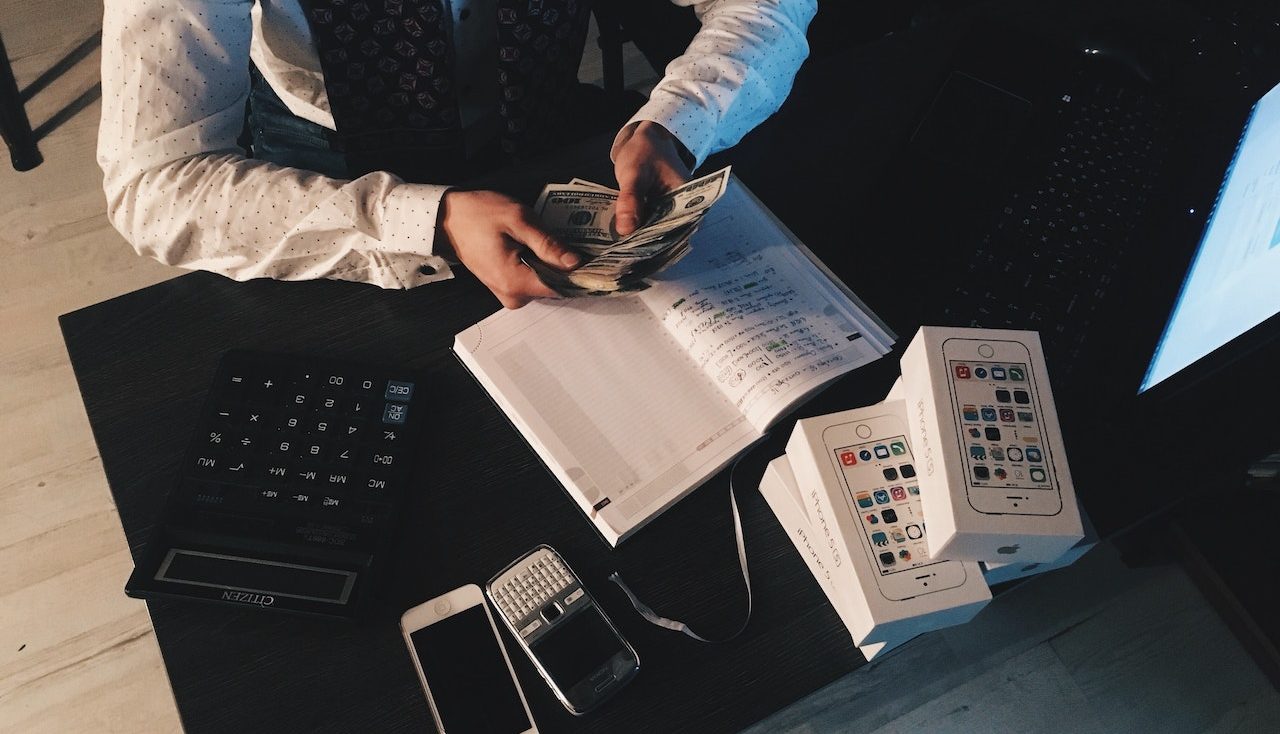 Should You Limit Your Spending During a Divorce?