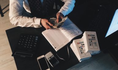 Should You Limit Your Spending During a Divorce?