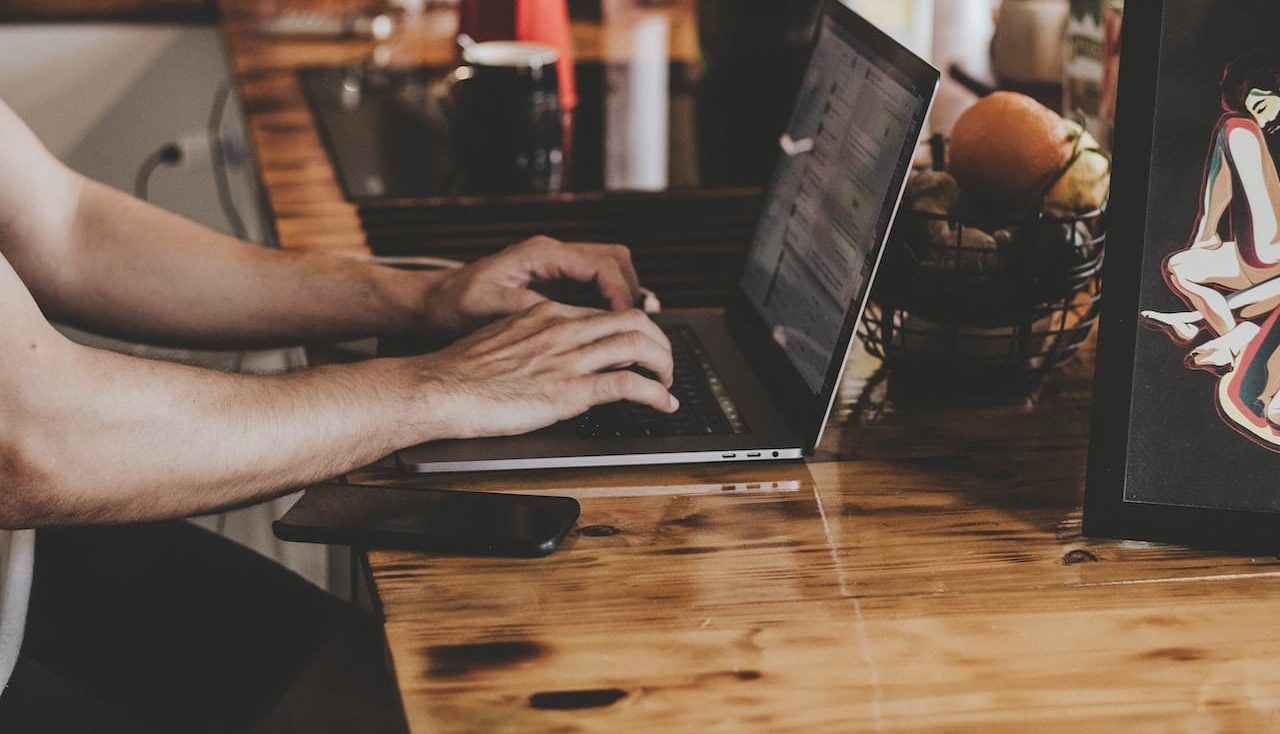 Should You Stay Off Social Media During a Divorce?
